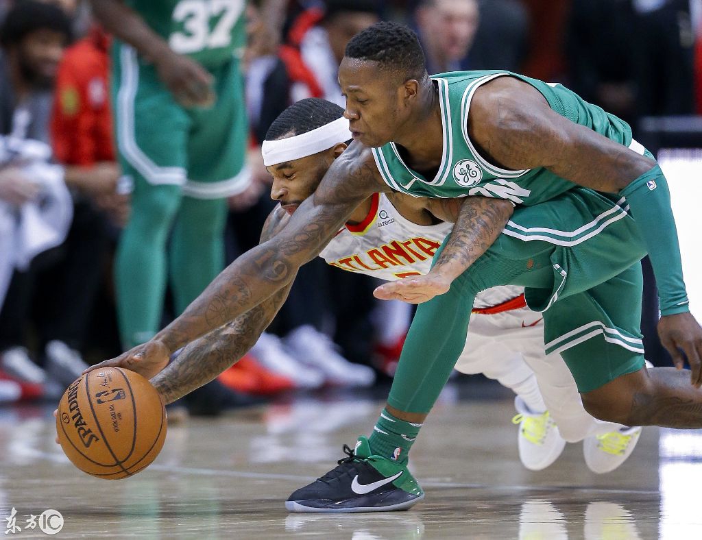 九游体育-塔图姆重返赛场，险胜首场状态出色，法国队观众沸腾！引发球迷热议的简单介绍